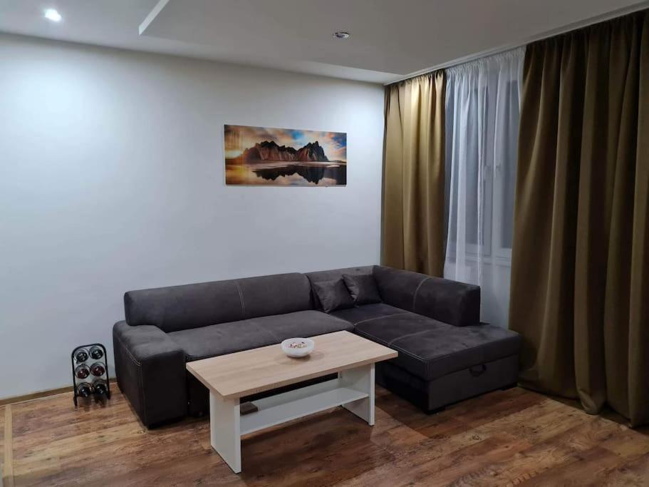 Apartament Apartman Centrum Mi Michalovce Zewnętrze zdjęcie